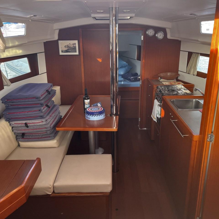 Albarosa | Oceanis 35.1 photo 5