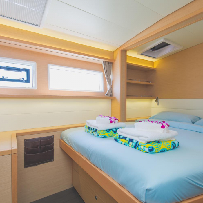 Blue Moon | Lagoon 52F photo 38