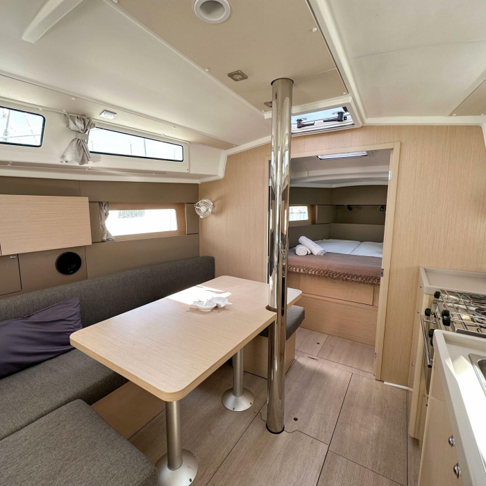 Vita | Oceanis 38.1 photo 9