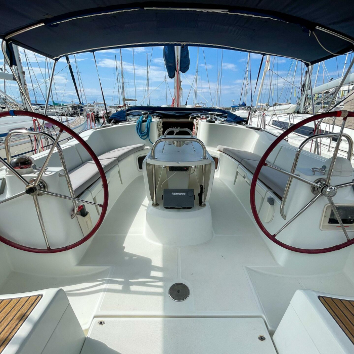 Beethoven ( with Bowthruster ,Solar Panels) | Sun Odyssey 44 i photo 18