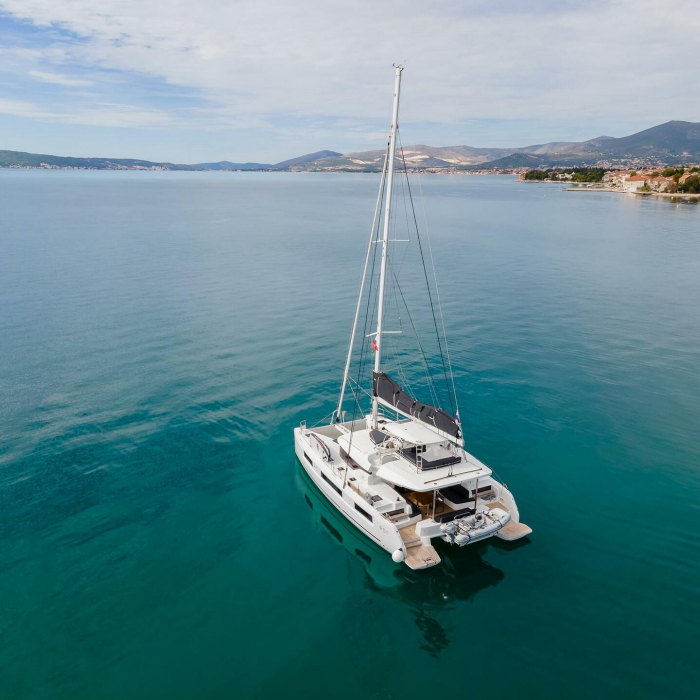 Lavina | Lagoon 51 photo 5