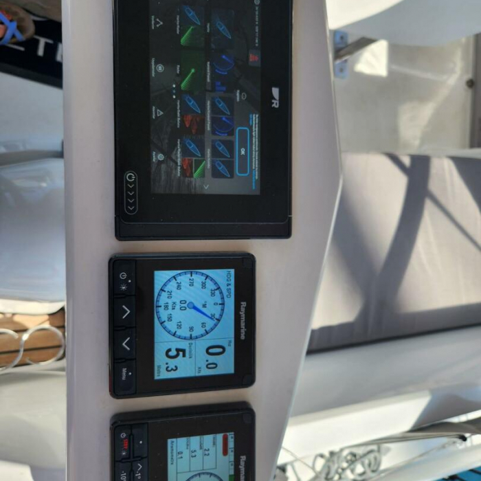 Lima | Oceanis 30.1 photo 9