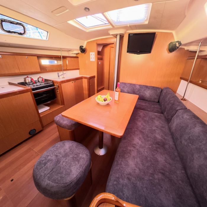 Lilium | Beneteau 43 photo 33