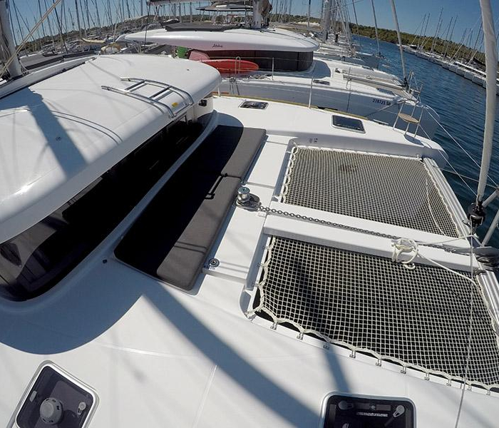 Tom Cat | Lagoon 40 photo 9