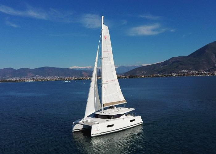 Reina | Astrea 42 photo 3