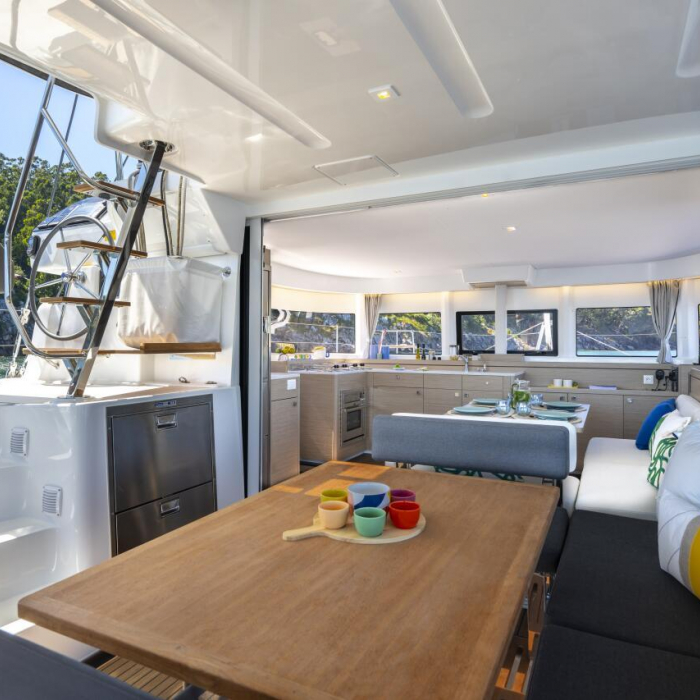 Solara | Lagoon 43 photo 3