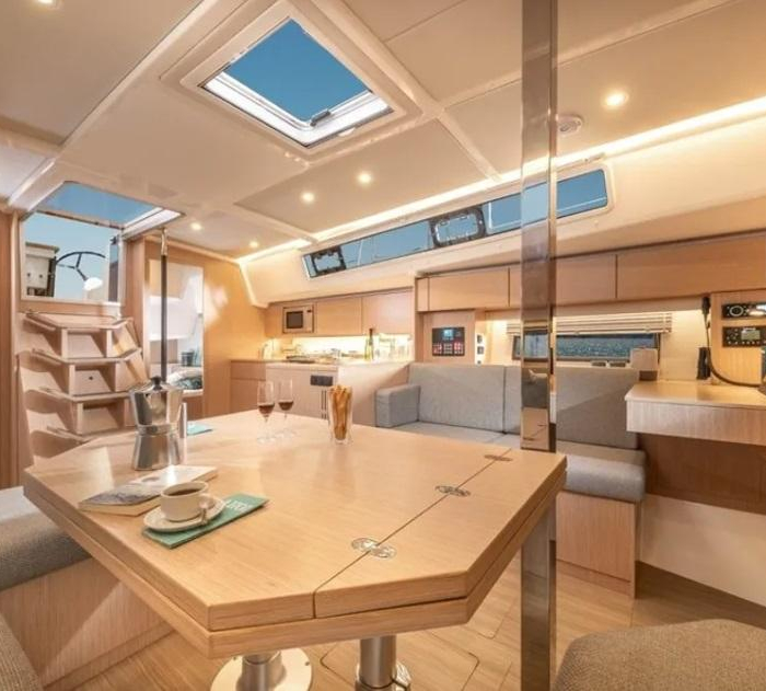 Arian | Bavaria C42 photo 11