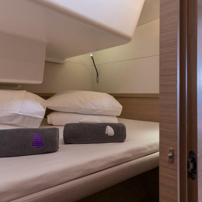 Lavina | Lagoon 51 photo 9