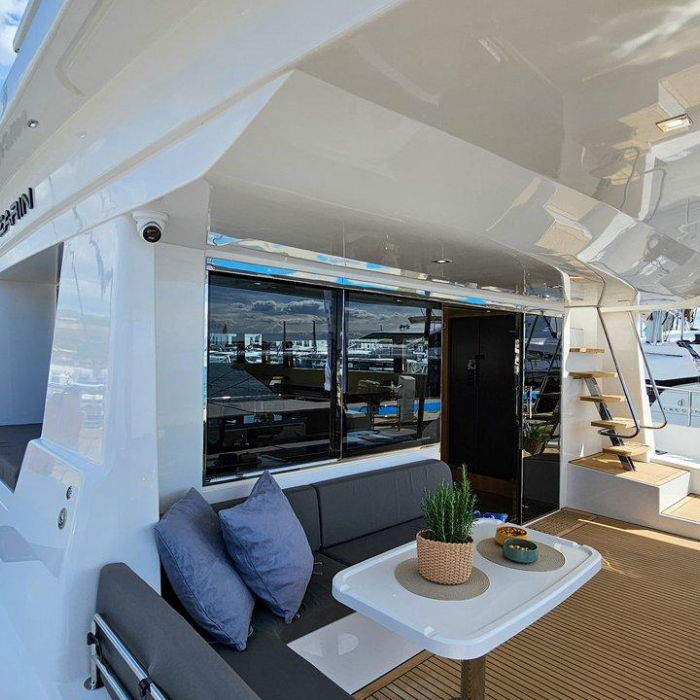 October | Mazarin 55 photo 5