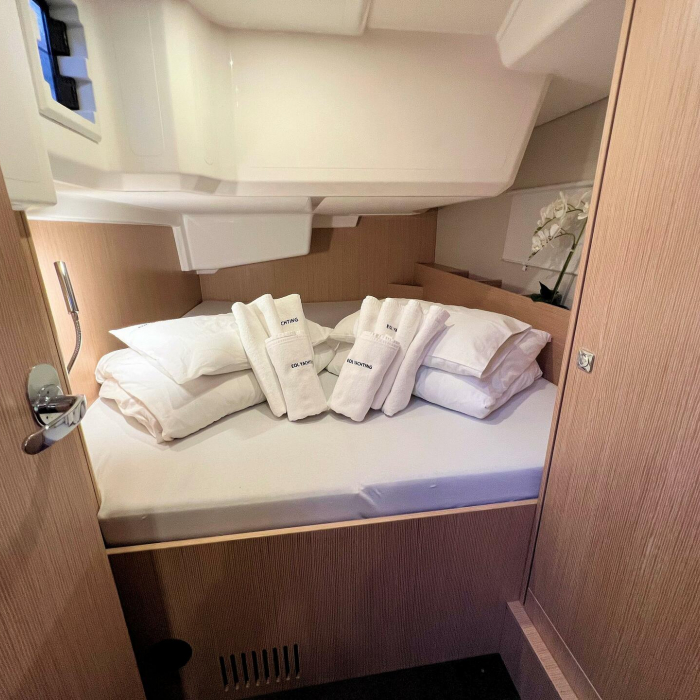 Mala Hana | Bavaria C38 photo 32