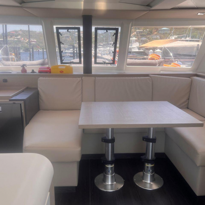 Calico | Fountaine Pajot Isla 40 photo 4
