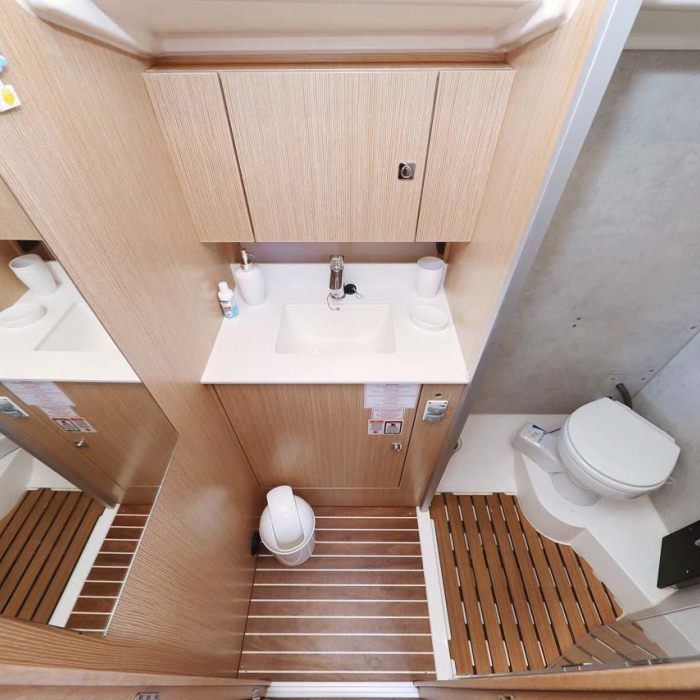 Leya | Bavaria C42 Style photo 6