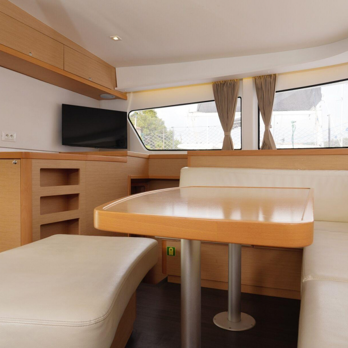 Galapagos | Lagoon 42 photo 4