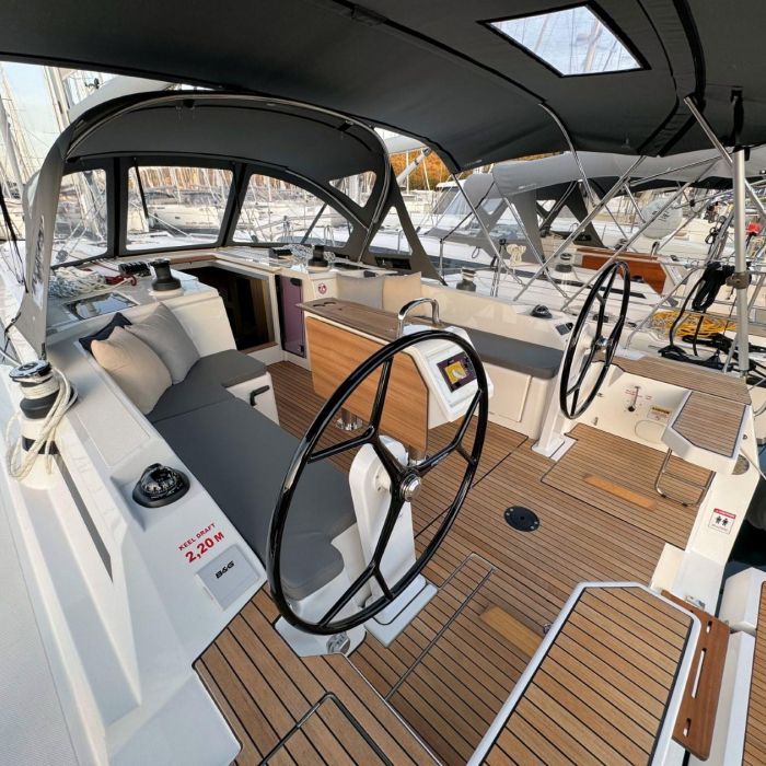 Ivana | Bavaria C42 photo 11