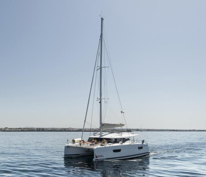 Astrea | Fountaine Pajot Astrea 42 photo 8