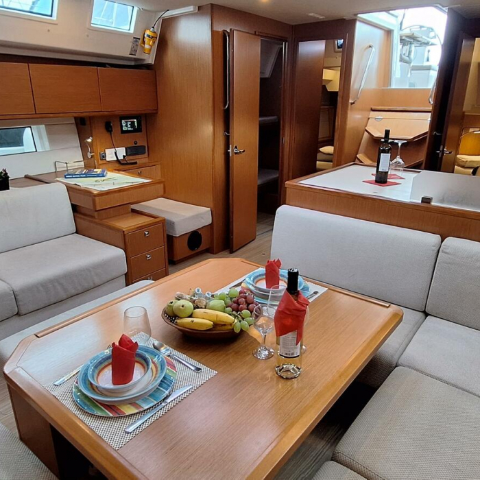 LADY FLORA 3 | Bavaria C50 photo 10