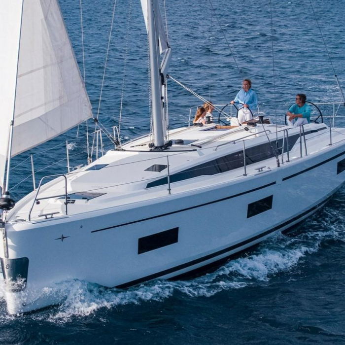 Arian | Bavaria C42 photo 2