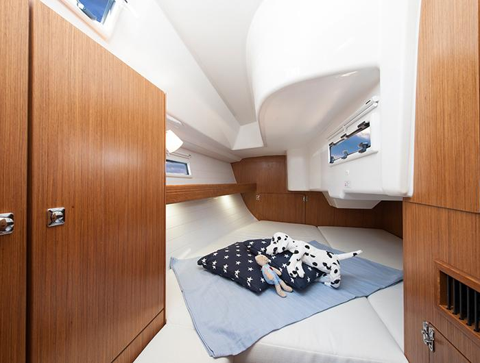 Adria Breeze | Bavaria Cruiser 33 photo 8