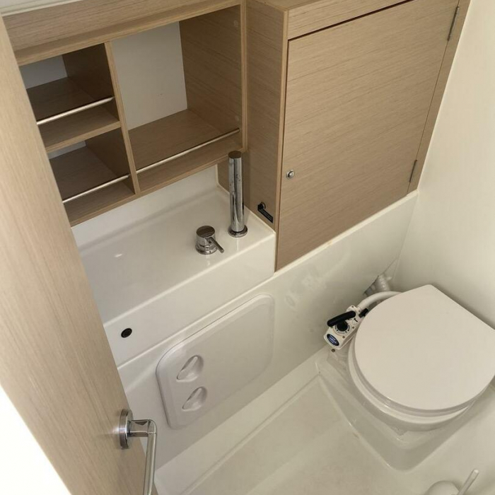 Carina | Oceanis 30.1 photo 10