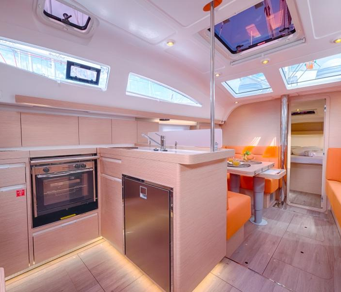 Happy | Elan 40 Impression photo 19