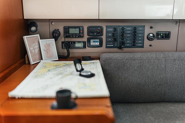 Happy | Oceanis 38 photo 15