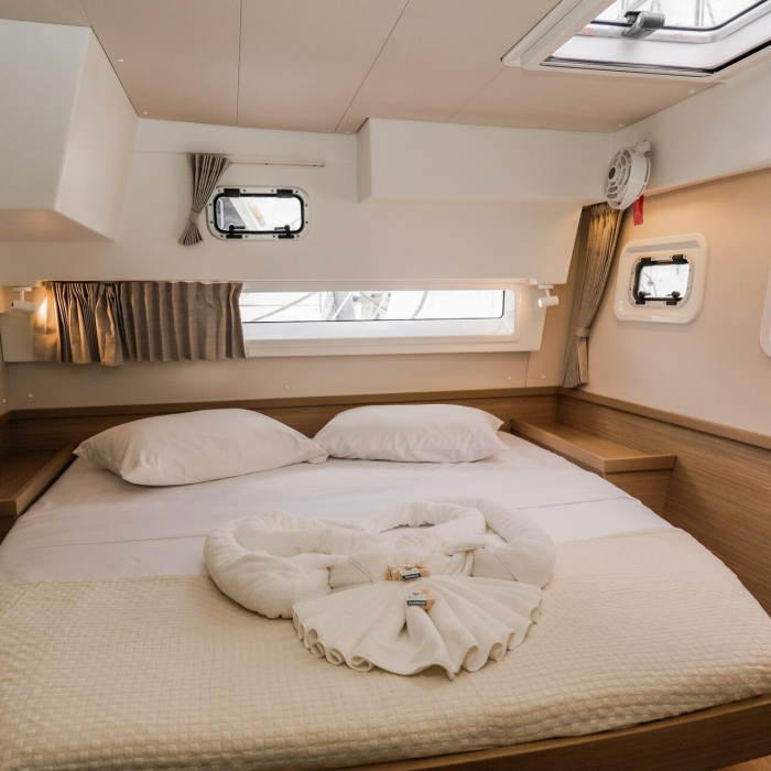 Golden Bride | Lagoon 42 photo 9