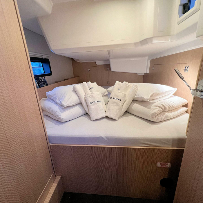 Mala Hana | Bavaria C38 photo 28