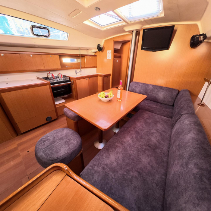 Lilium | Beneteau 43 photo 25