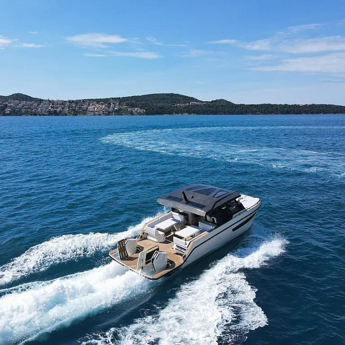 Lastovo | Tesoro T38 Power Cat photo 1