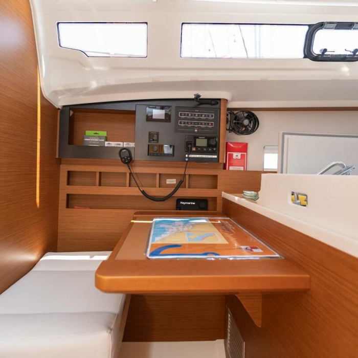 OLIVER new 2025 (air condition, solar panels) | Sun Odyssey 410 photo 8