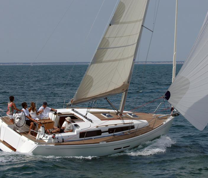 China girl | Dufour 375 GL photo 2