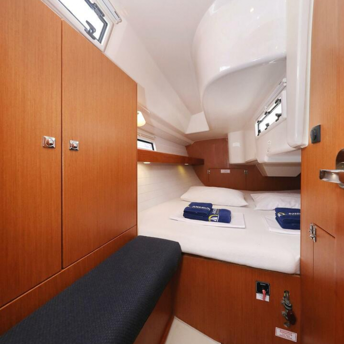 Homeoffice | Bavaria Cruiser 33 photo 4