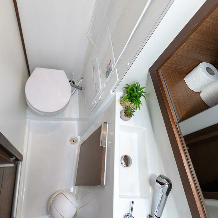 BYE BYE 2020 (air condition, generator) | Lagoon 40 photo 2