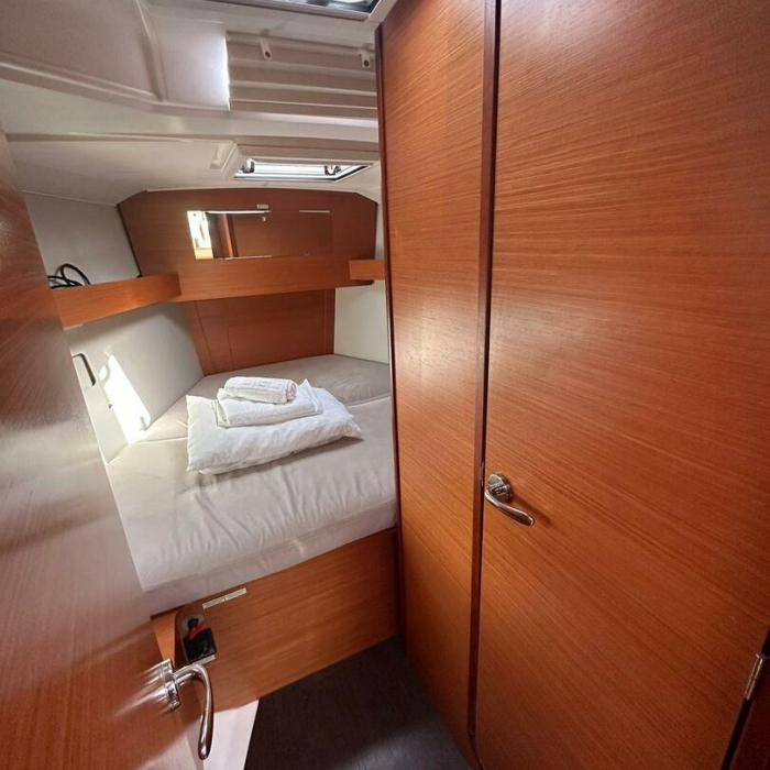 Economy | Dufour 390 photo 8