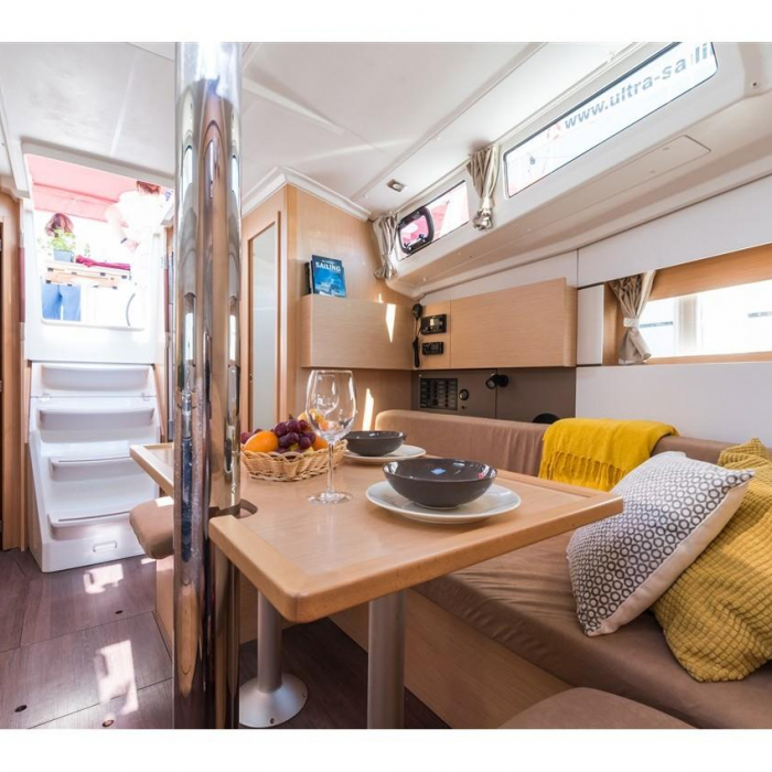 Rusalka | Oceanis 38 photo 12