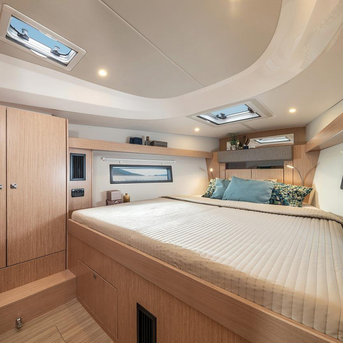 Giulia | Bavaria C42 photo 11