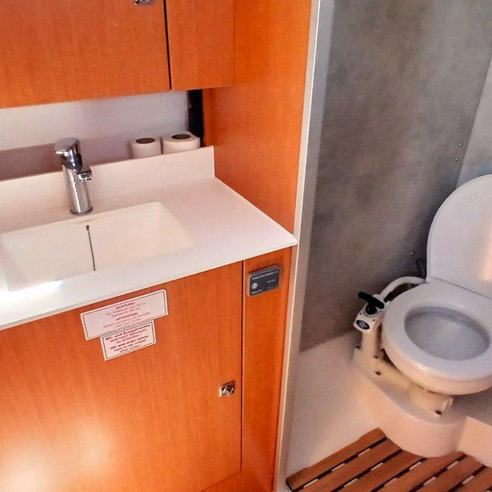 Eleni | Bavaria C38 photo 4