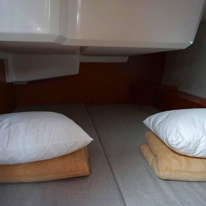 Alexis | Bavaria C42 photo 17