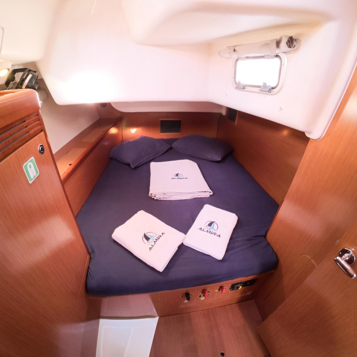 Lilium | Beneteau 43 photo 32