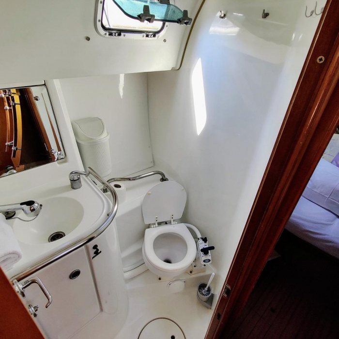 Rose Runner | Oceanis Clipper 461 photo 13