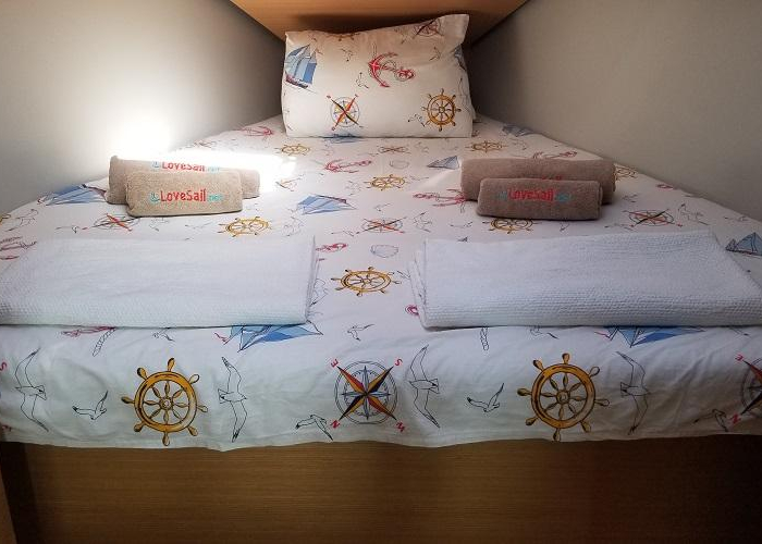 Ares | Dufour 360 photo 11