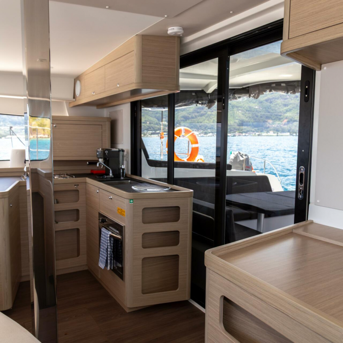 Vanessa | Lagoon 42 photo 1