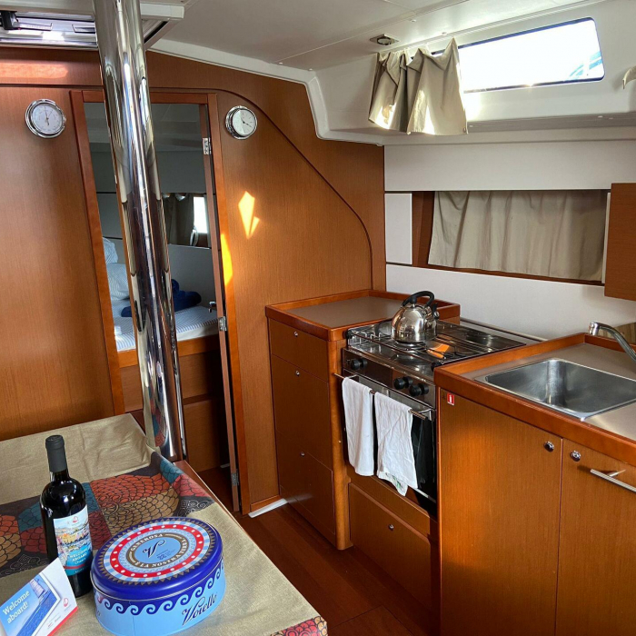 Caroline | Oceanis 38 photo 6