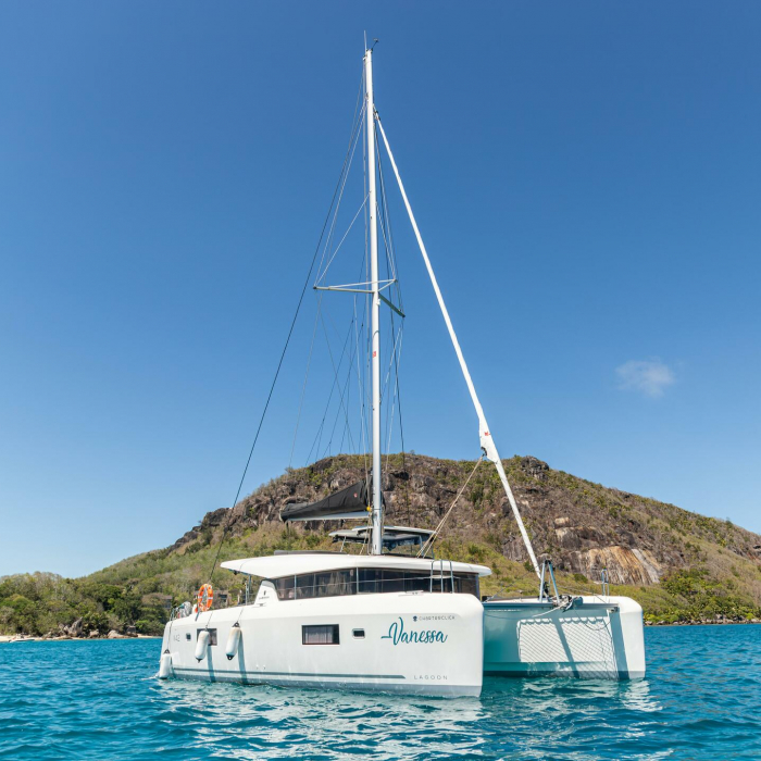 Vanessa | Lagoon 42 photo 28