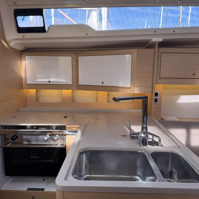 Thais | Dufour 37 photo 7