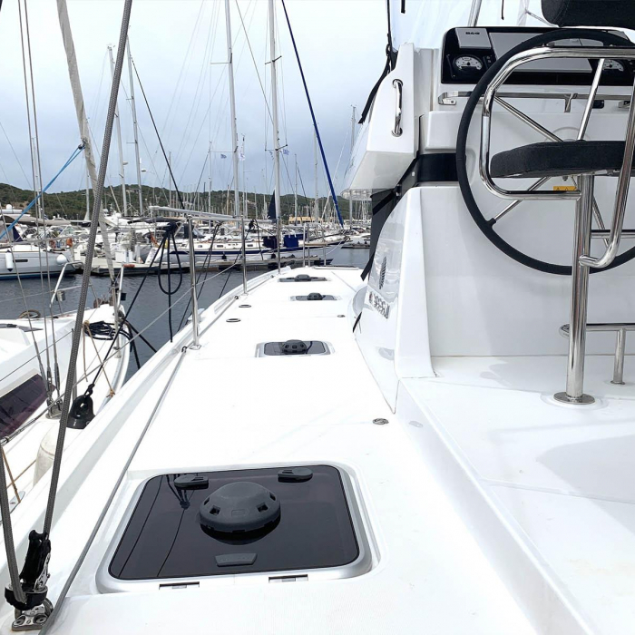 Zoe | Lagoon 42 photo 8