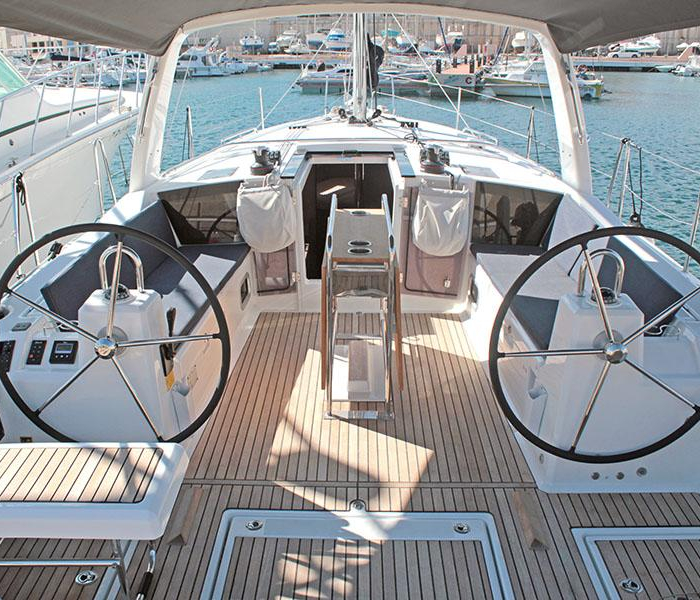 UNDER PRESSURE | Oceanis 41.1 photo 4