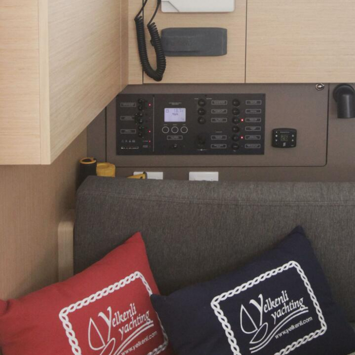 Missy | Oceanis 38.1 photo 11