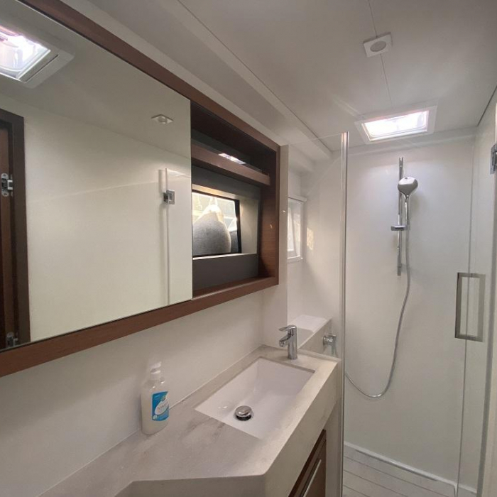 Clara | Lagoon 50 photo 12