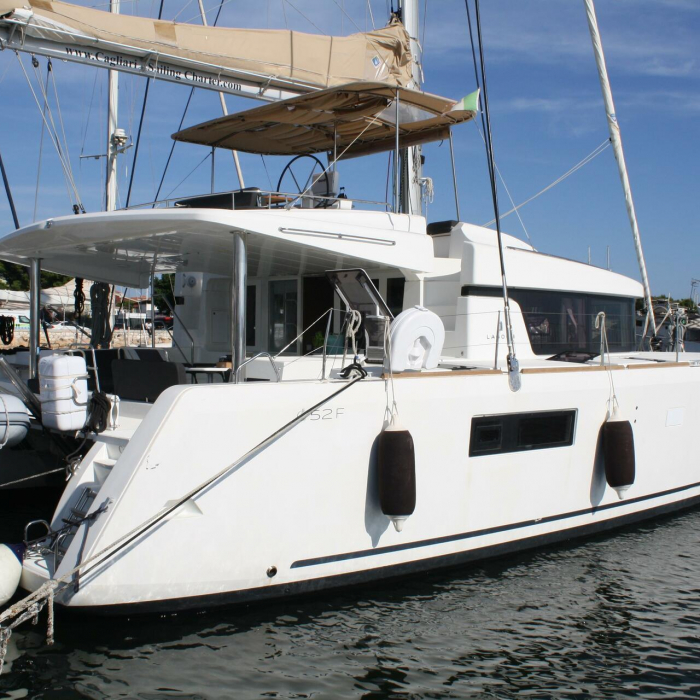 Cala Luna | Lagoon 52F photo 1